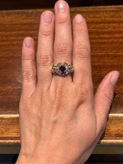 0.90 Carat Ruby Diamond Yellow Gold Bow-Motif Fashion Ring