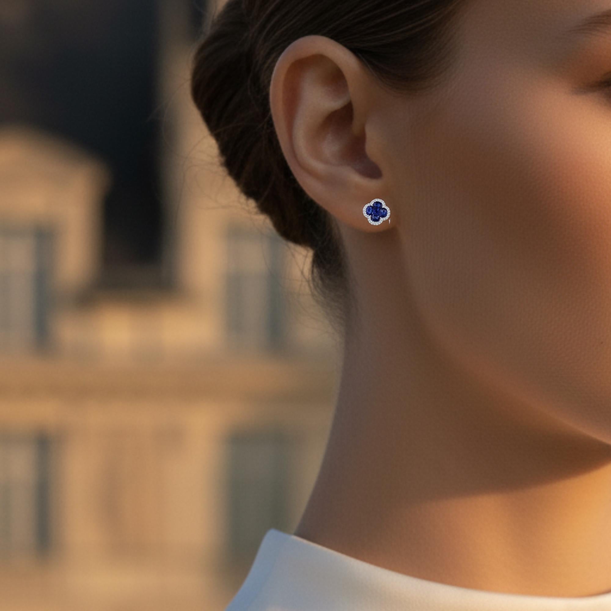 0.90 Carat Sapphire Stud Earring With 0.20 Carat Diamond Halo in 18K Gold ref163 In condizioni Nuovo in vendita a New York, NY