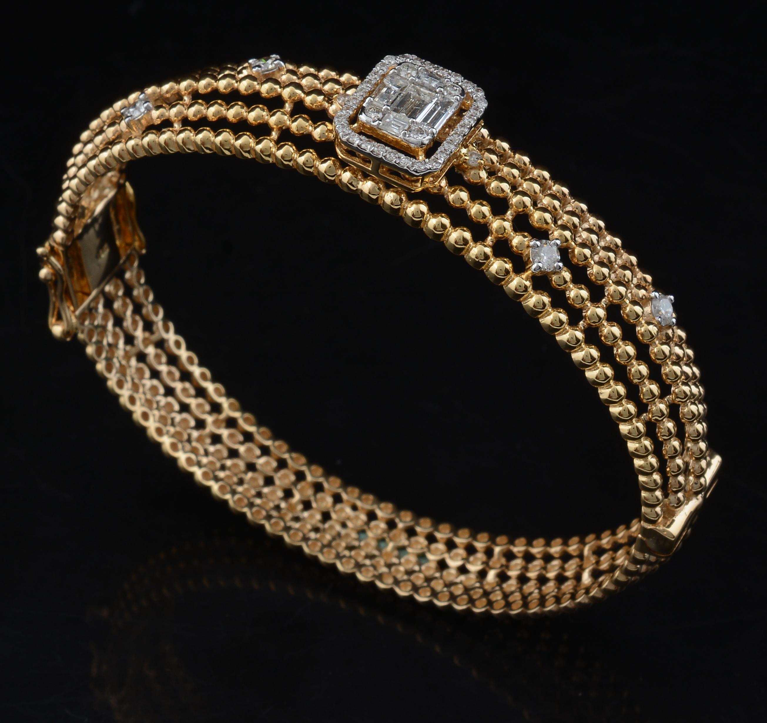 Baguette Cut Natural 0.90 Carat Baguette Diamond Bracelet 14 Karat Yellow Gold Fine Jewelry For Sale