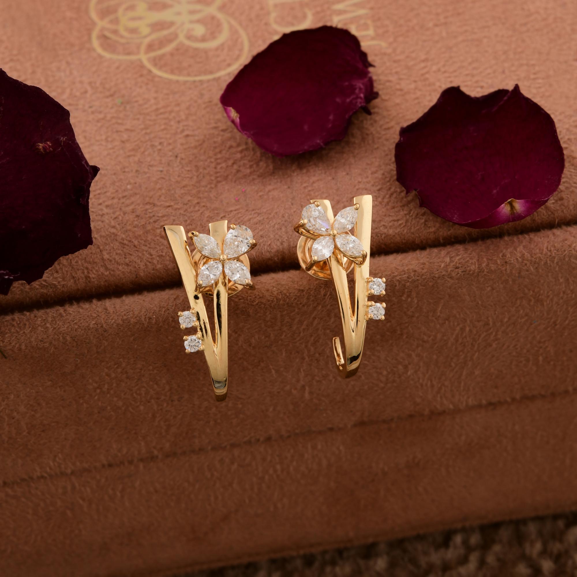 Pear Cut 0.90 Carat SI Clarity HI Color Diamond 18 Karat Yellow Gold Flower Earrings For Sale