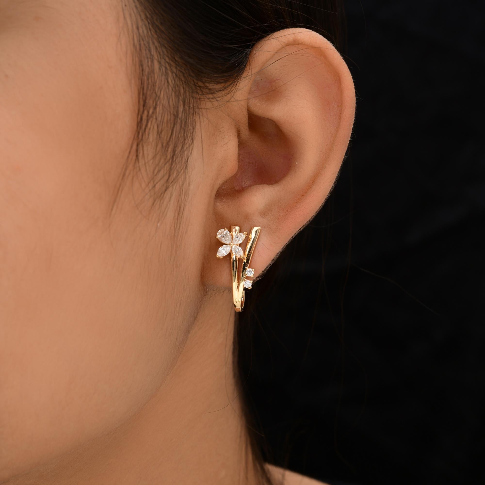 0.90 Carat SI Clarity HI Color Diamond 18 Karat Yellow Gold Flower Earrings In New Condition For Sale In Diera, Dubai
