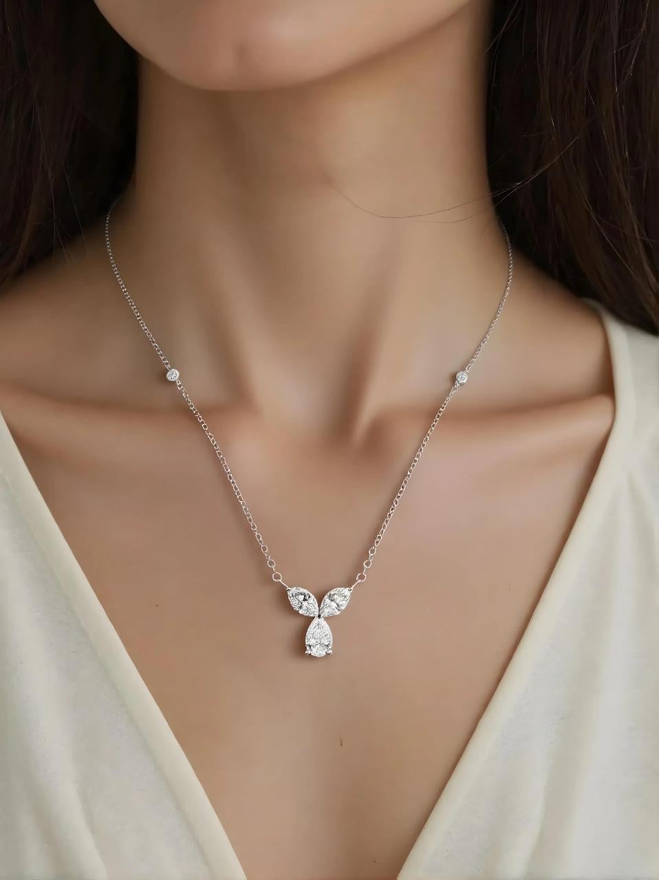 0.90 Carat SI/H Pear Marquise Diamond Charm Pendant Necklace 18 Karat White Gold In New Condition For Sale In Diera, Dubai