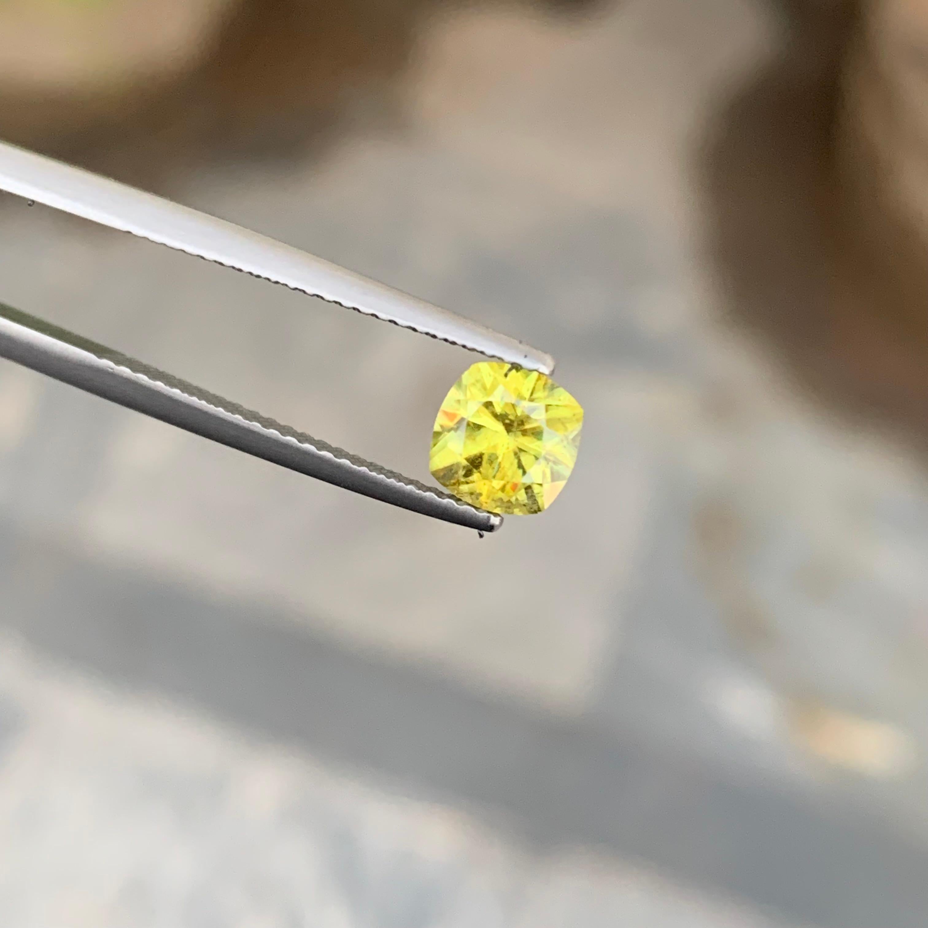 0.90 Carat Sparkling Loose Yellow Sphene Available for Jewelry Making For Sale 6