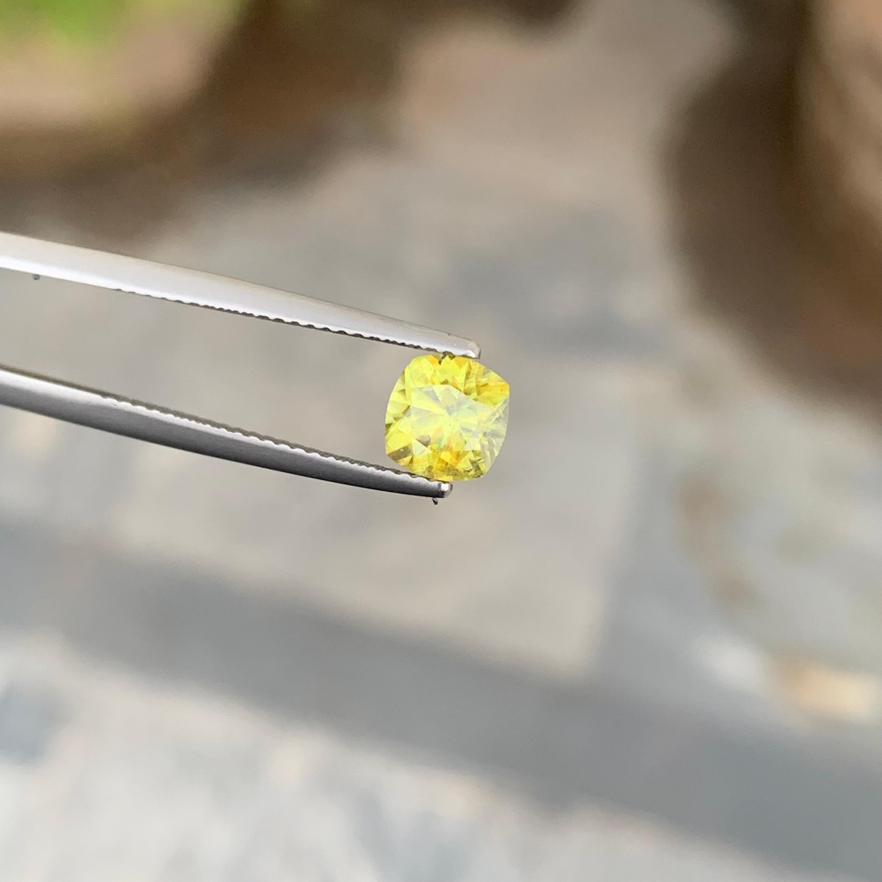 0.90 Carat Sparkling Loose Yellow Sphene Available for Jewelry Making For Sale 7