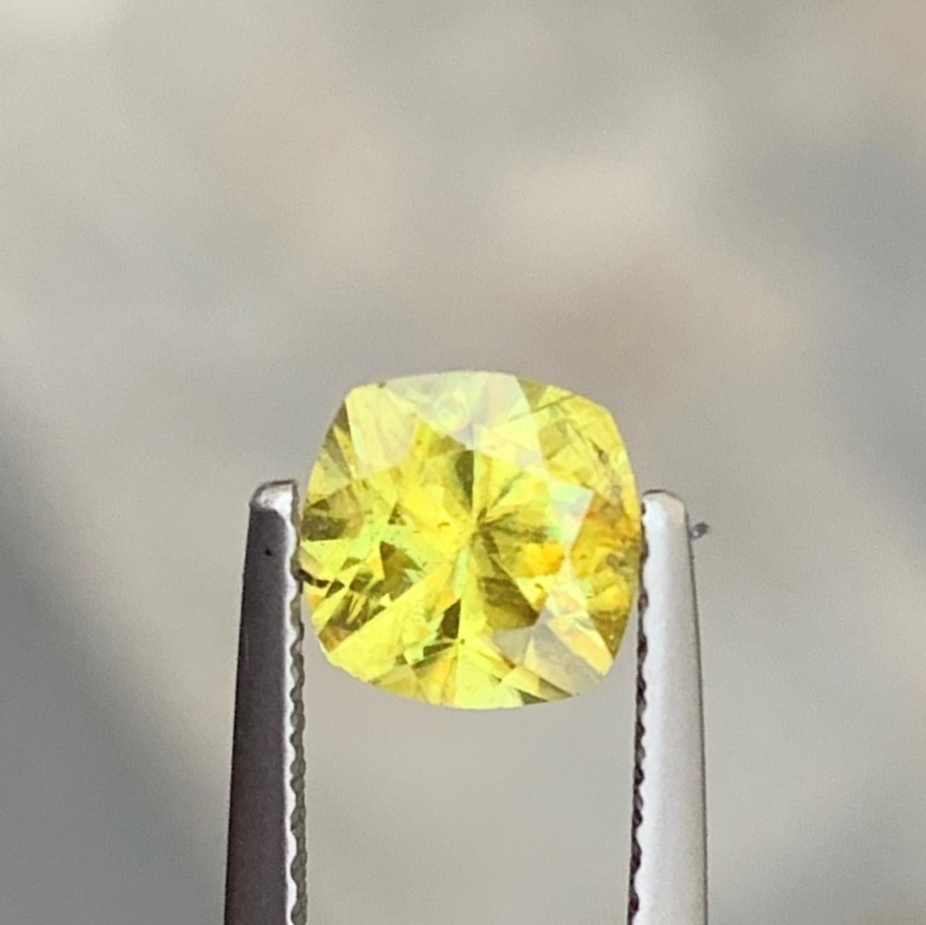 Arts and Crafts 0.90 Carat Sparkling Loose Yellow Sphene Available for Jewelry Making For Sale