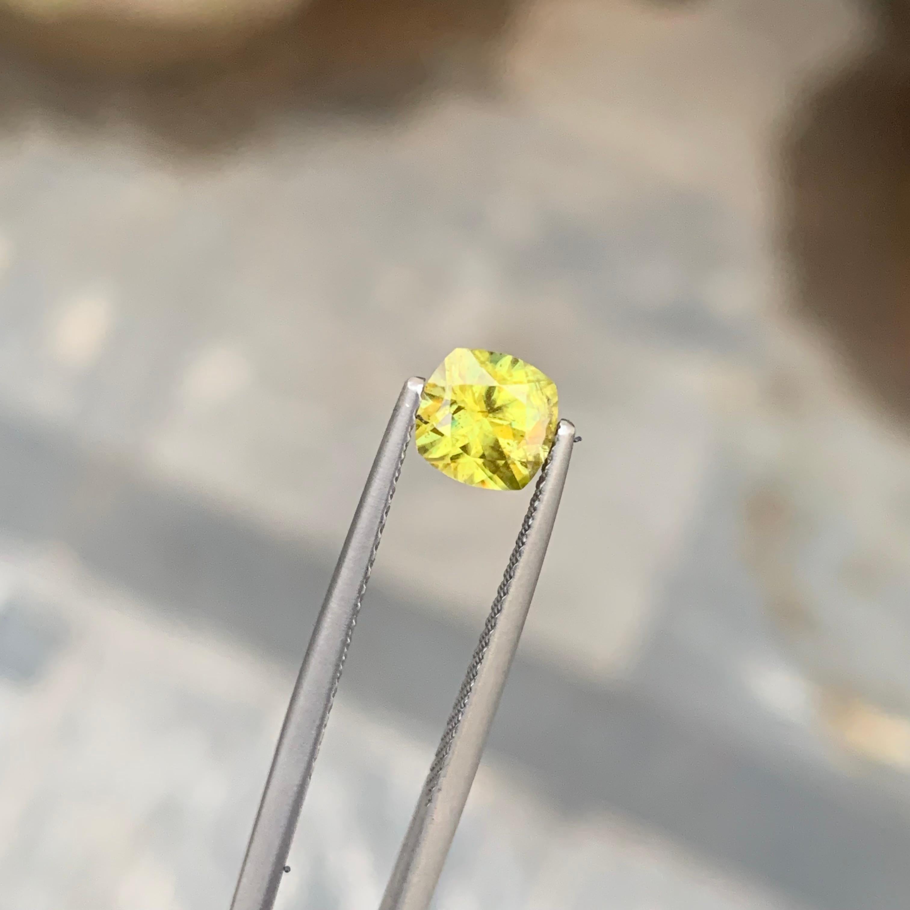 Women's or Men's 0.90 Carat Sparkling Loose Yellow Sphene Available for Jewelry Making For Sale