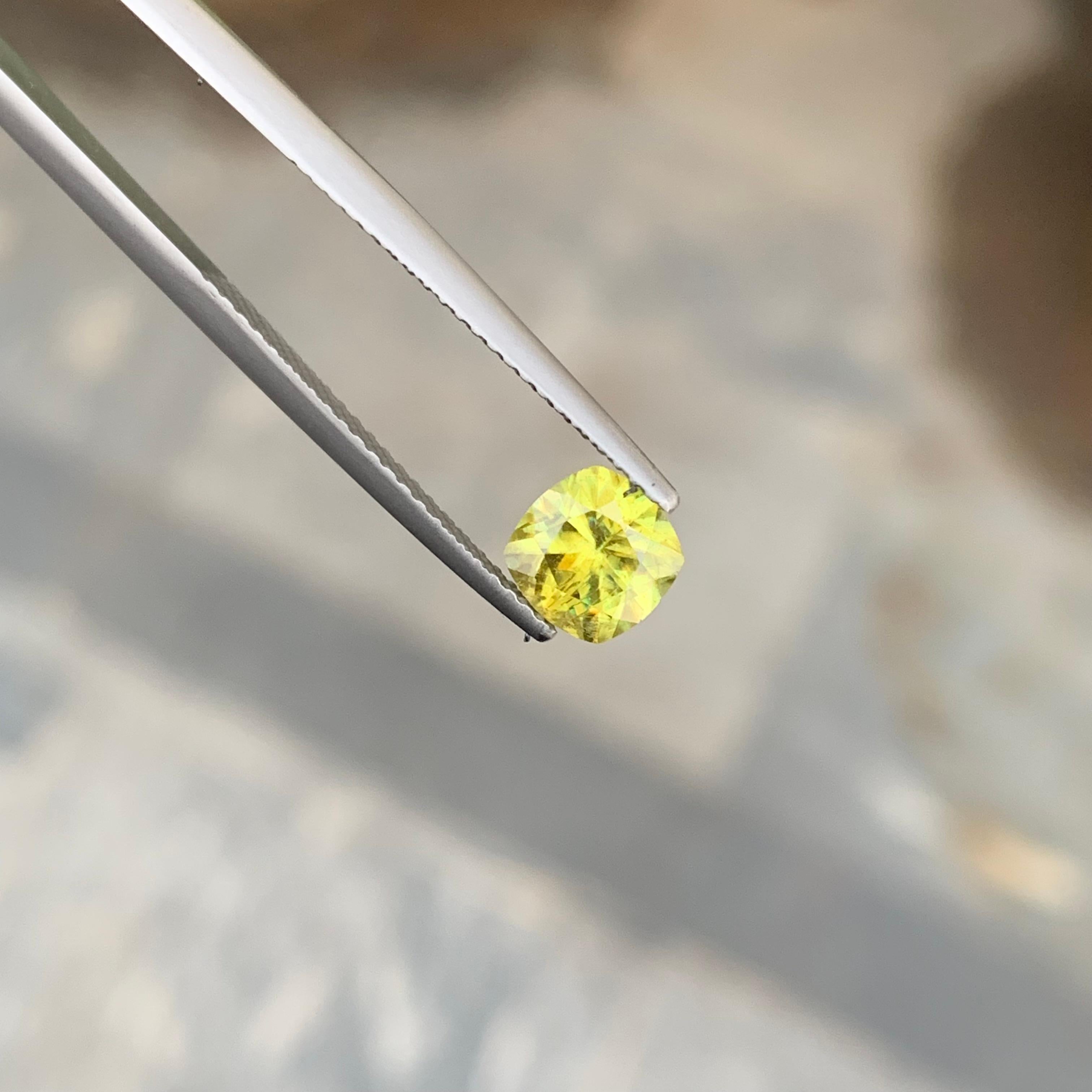 0.90 Carat Sparkling Loose Yellow Sphene Available for Jewelry Making For Sale 2