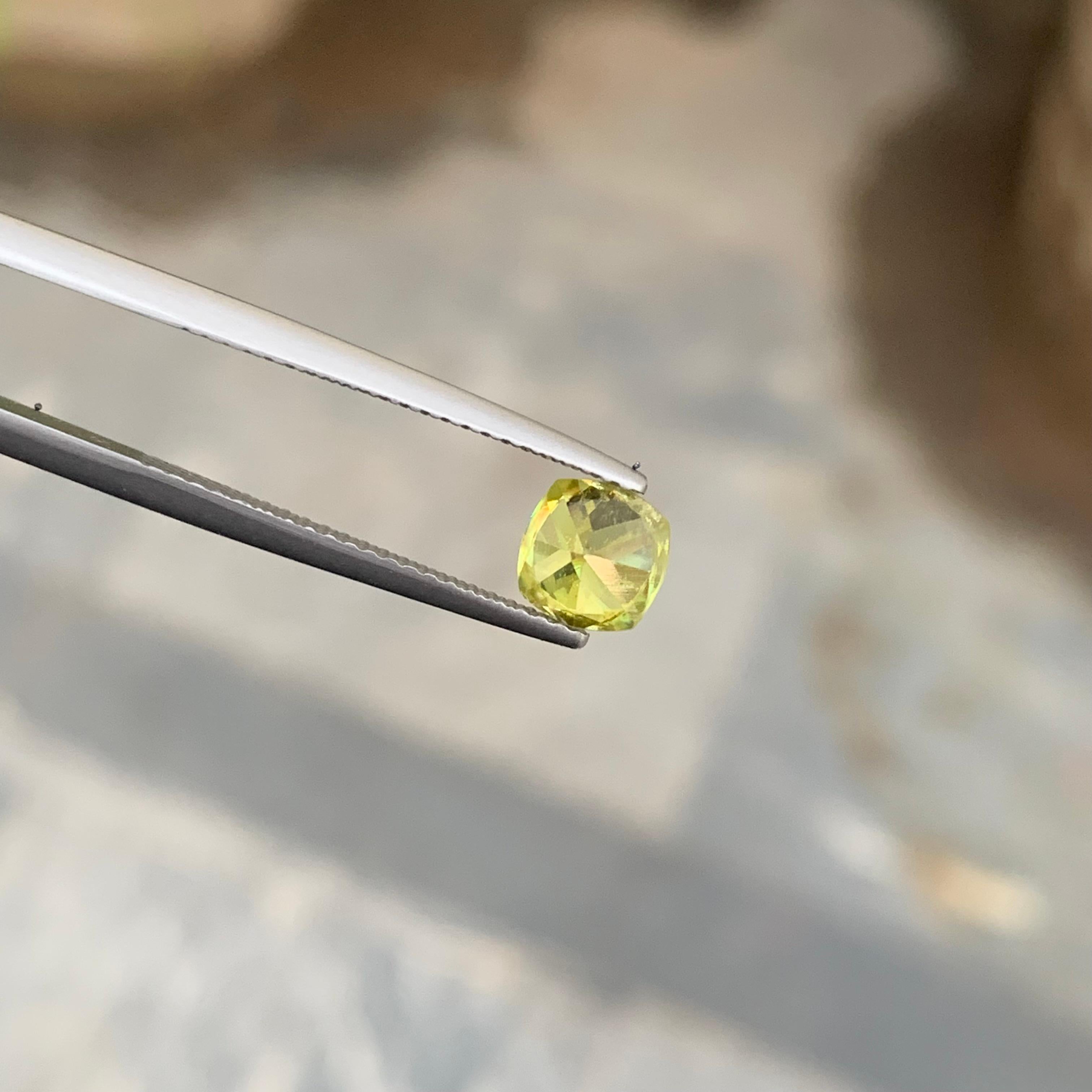 0.90 Carat Sparkling Loose Yellow Sphene Available for Jewelry Making For Sale 4