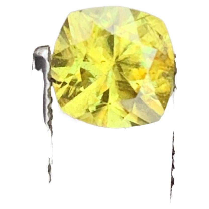 0.90 Carat Sparkling Loose Yellow Sphene Available for Jewelry Making For Sale