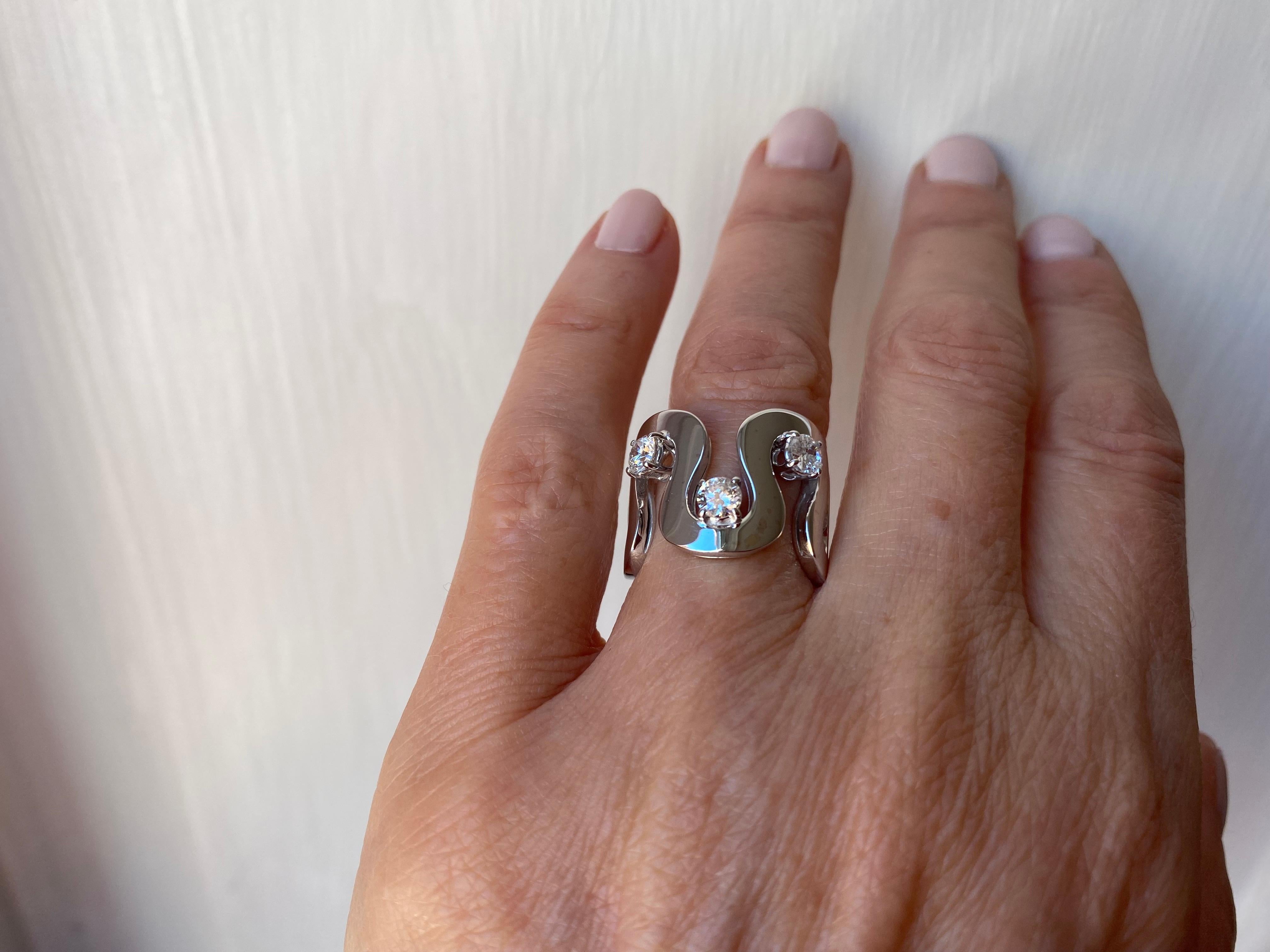 0.90 Carat White Diamonds 18K White Gold Trilogy Unisex Band Design Ring For Sale 3