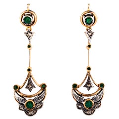 Pendants d'oreilles à levier en or jaune avec diamants blancs taille rose et émeraudes de 0,90 carat