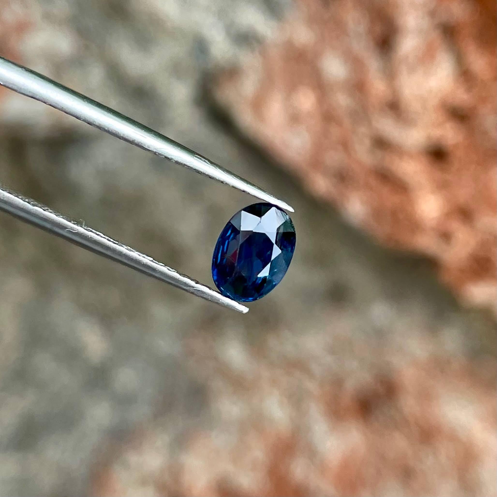 Weight 0.90 carats 
Dimensions 6.85x5.0x3.0 mm
Treatment Heated 
Clarity VVS
Origin Madagascar 
Shape oval
Cut Faceted 



This exquisite 0.90 carat deep blue sapphire stone boasts an elegant oval cut, showcasing the brilliance of Madagascar's