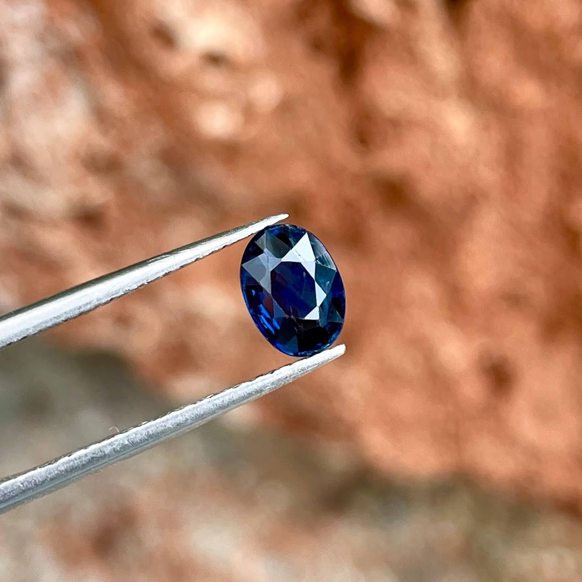 Modern 0.90 Carats Deep Blue Sapphire Stone Oval Cut Madagascar's Gemstone For Sale