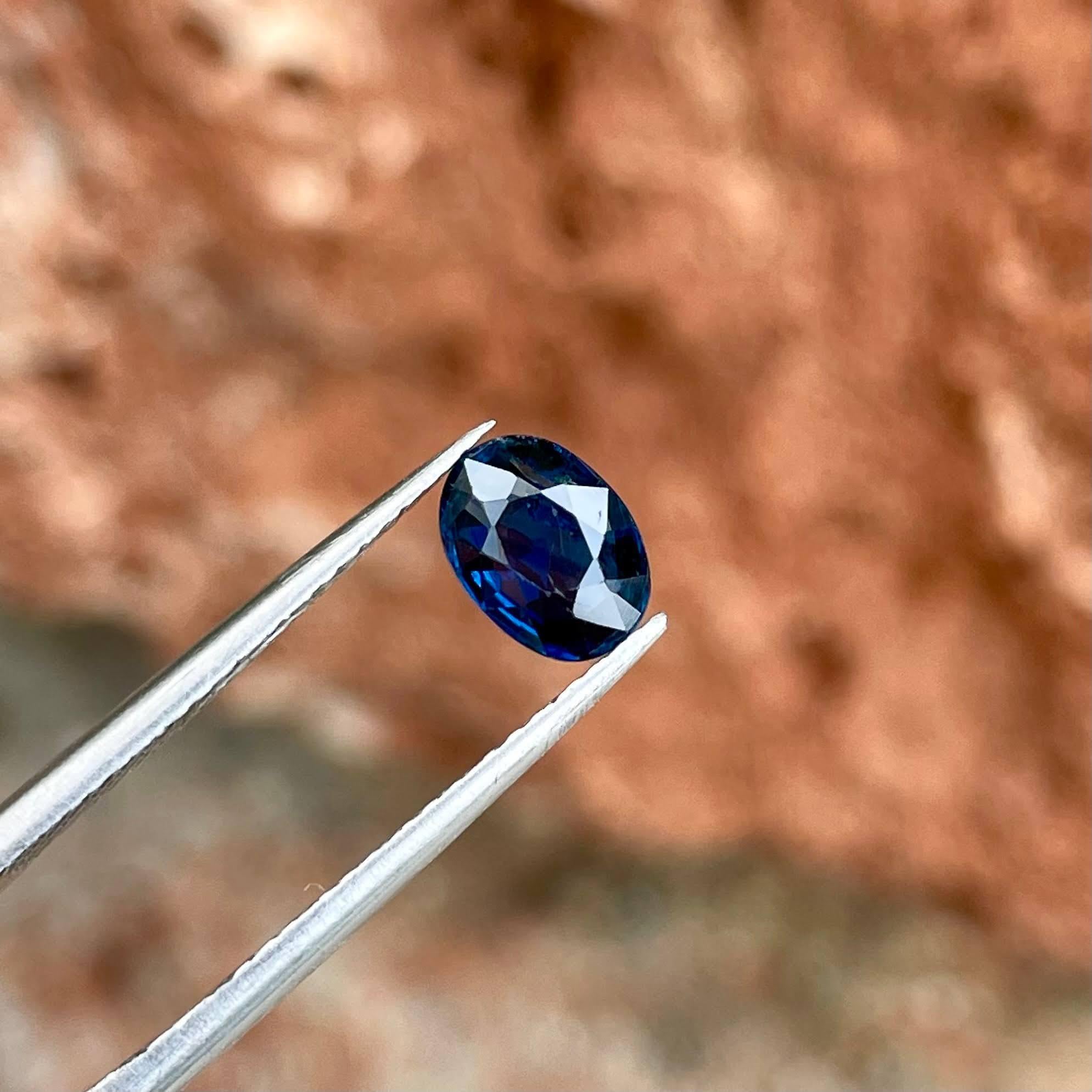 Women's or Men's 0.90 Carats Deep Blue Sapphire Stone Oval Cut Madagascar's Gemstone For Sale