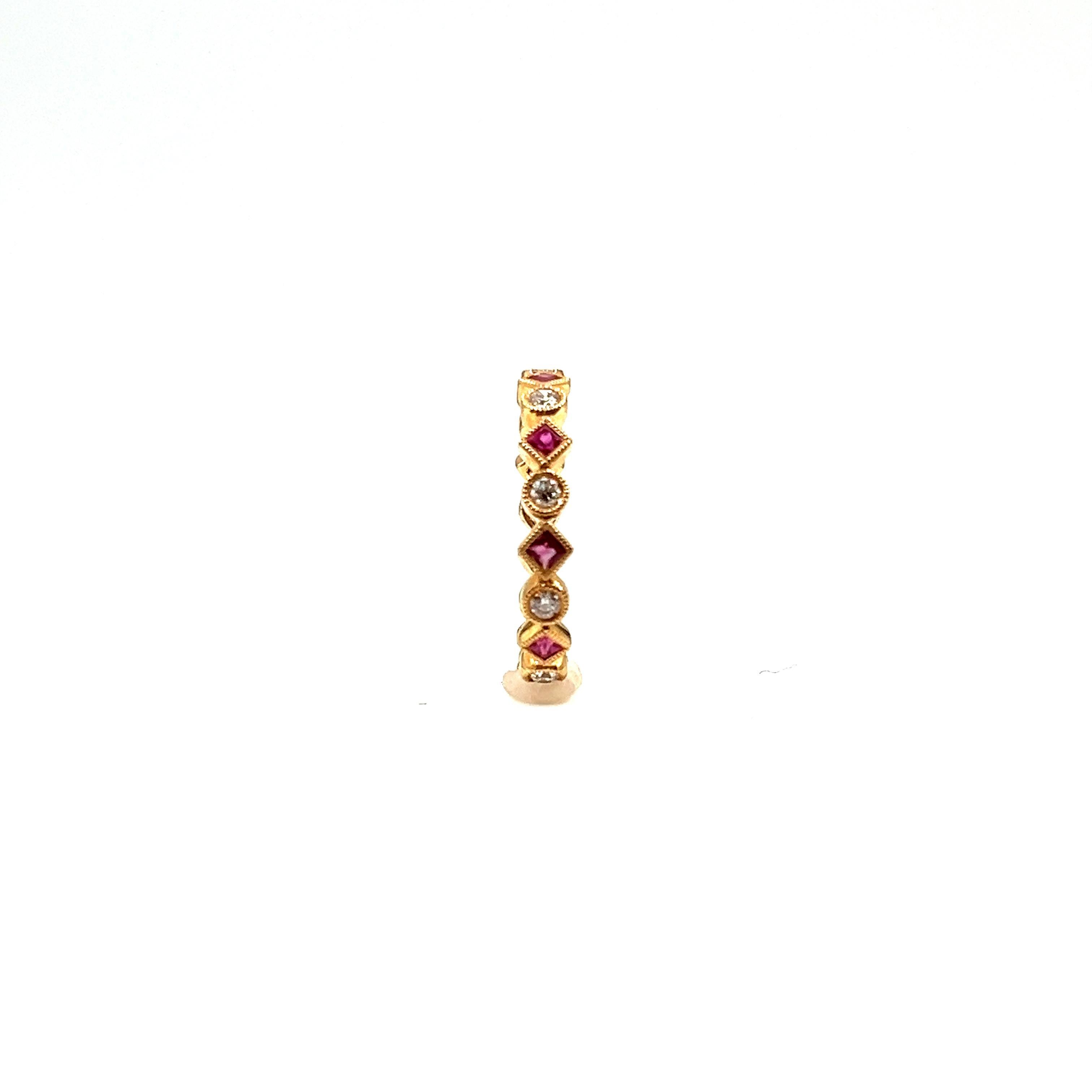 Taille princesse Bague de 0.90 ct de rubis naturel et de diamants en vente