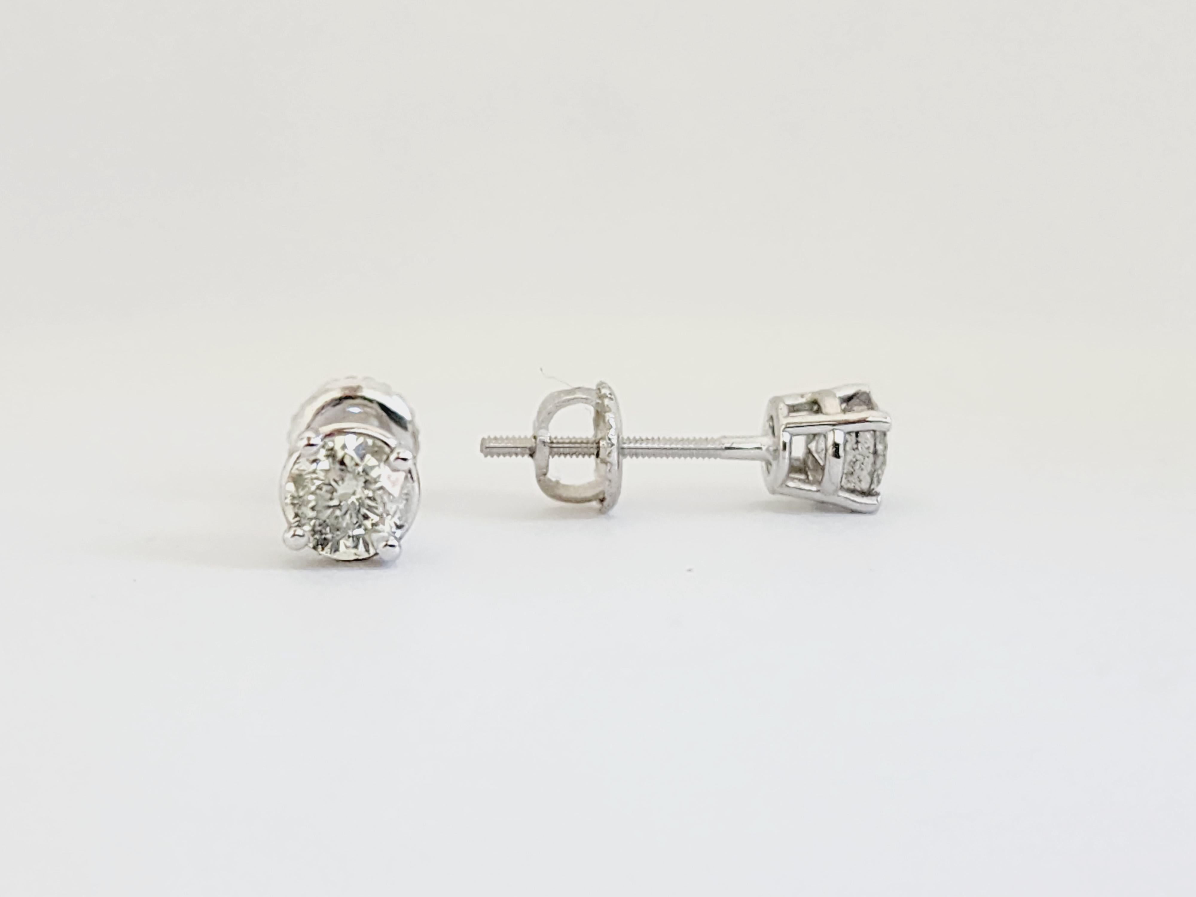 0.90 Cttw Natural Diamond Round Studs In New Condition For Sale In Great Neck, NY