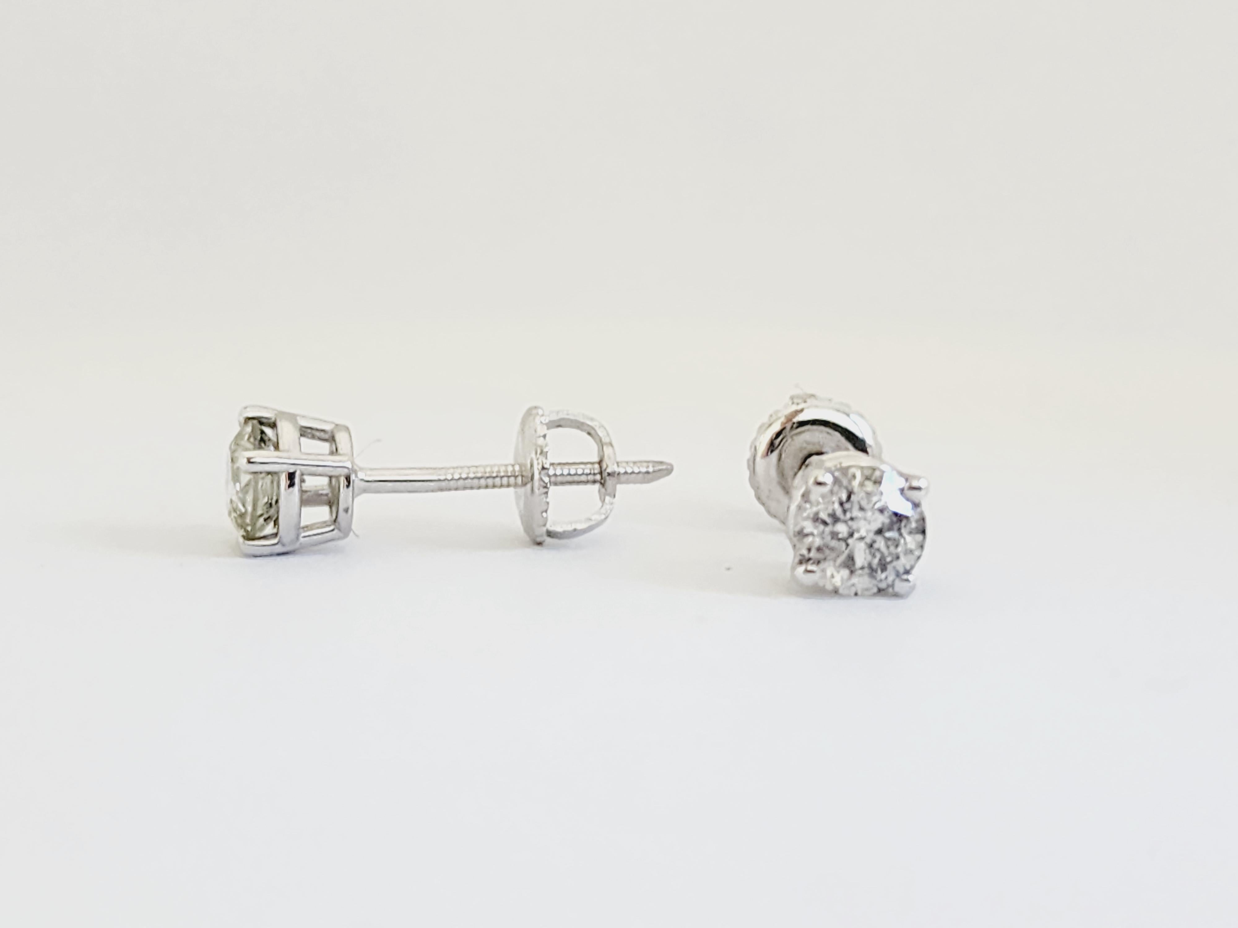 Women's or Men's 0.90 Cttw Natural Diamond Round Studs For Sale