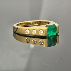 0.90 Emerald Diamond ring modern ring unisex 18KT