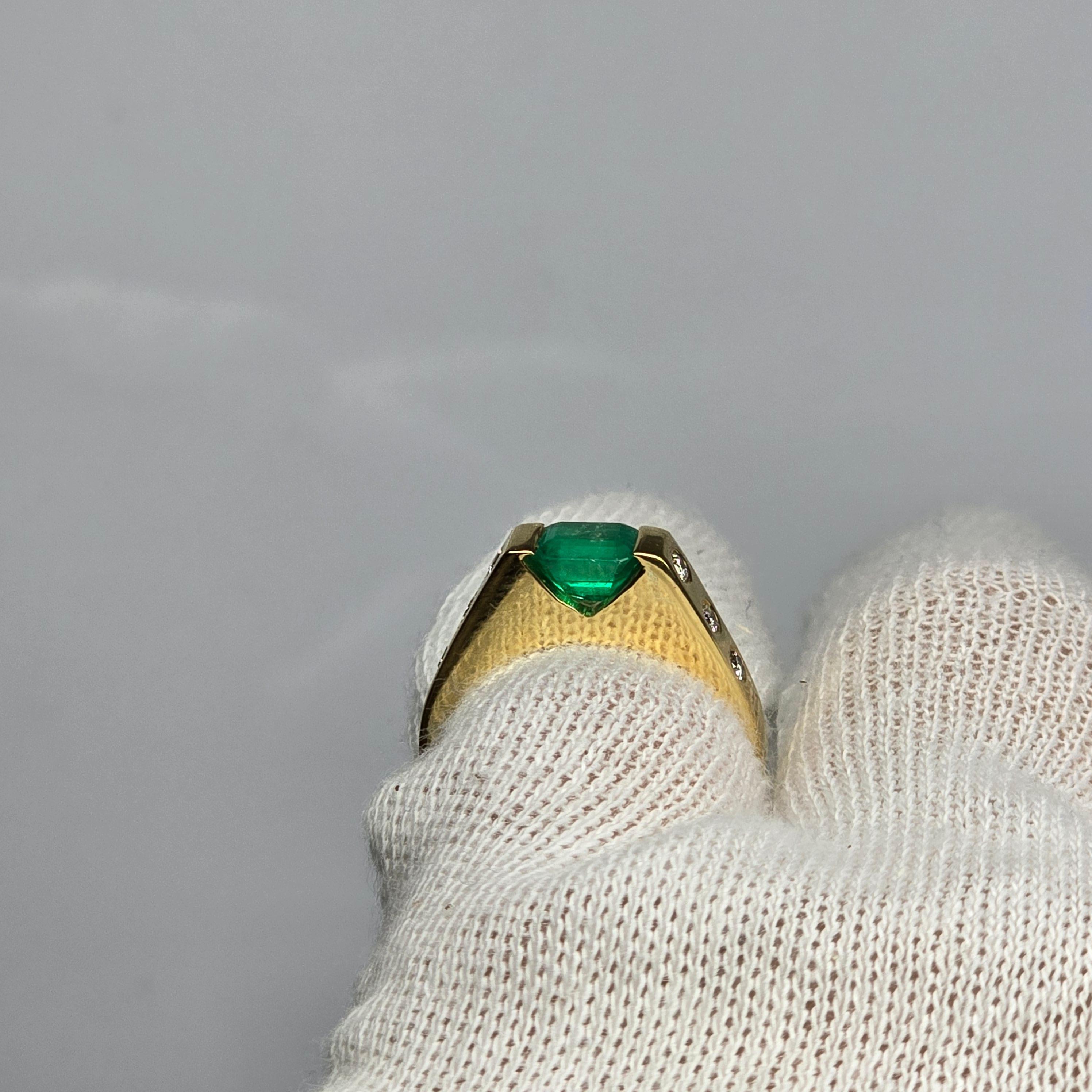 0.90 Diamante Esmeralda anillo moderno anillo unisex 18KT en venta 1