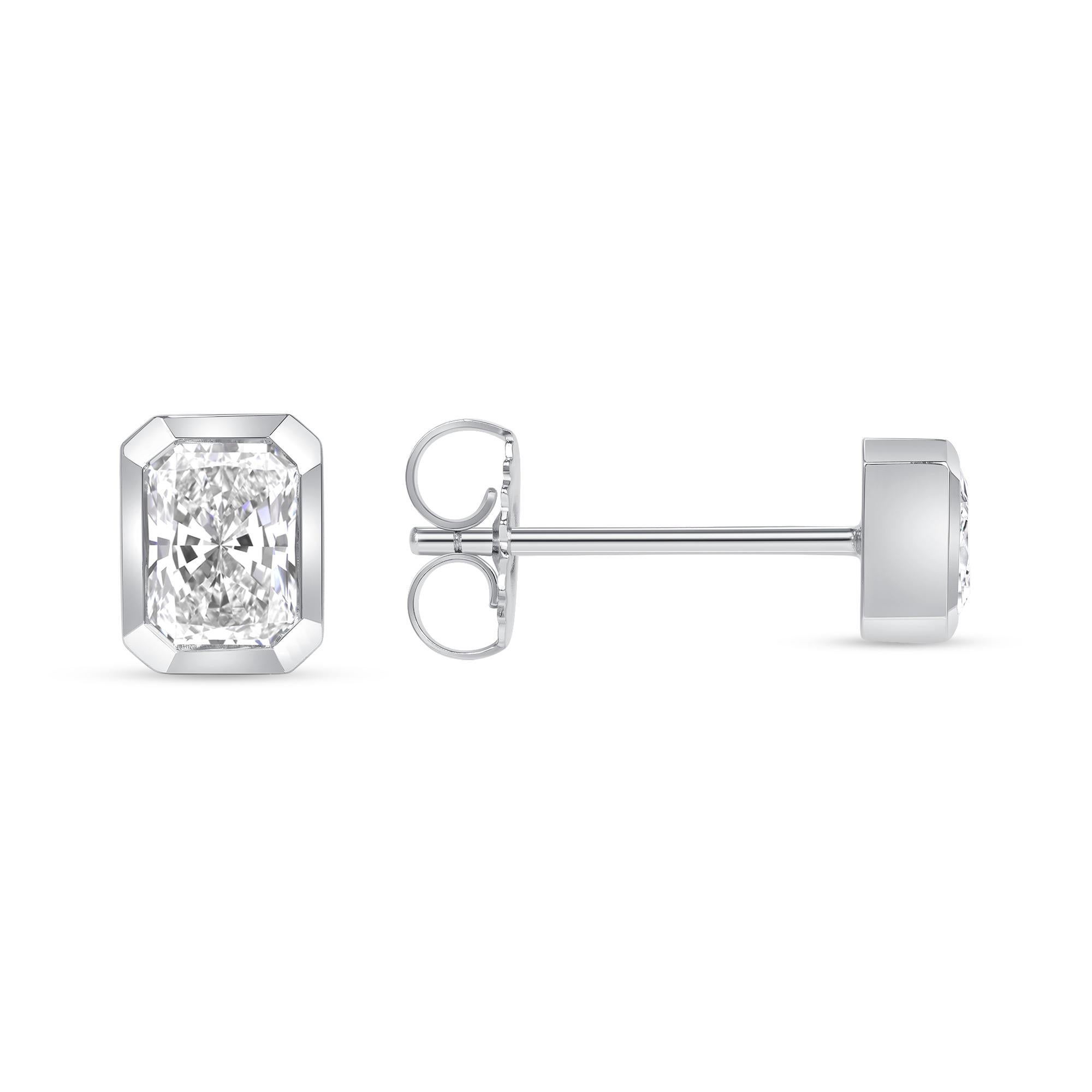0.90 tcw Radiant Diamond 18k Gold Stud Earring Bezel Set

Brilliant radiant-shaped diamonds are held in place by pushed-back studs in these elegant, stylish, and beautiful bezel set stud earrings.

 Metal: 18K Gold (can be made in White Gold, Yellow