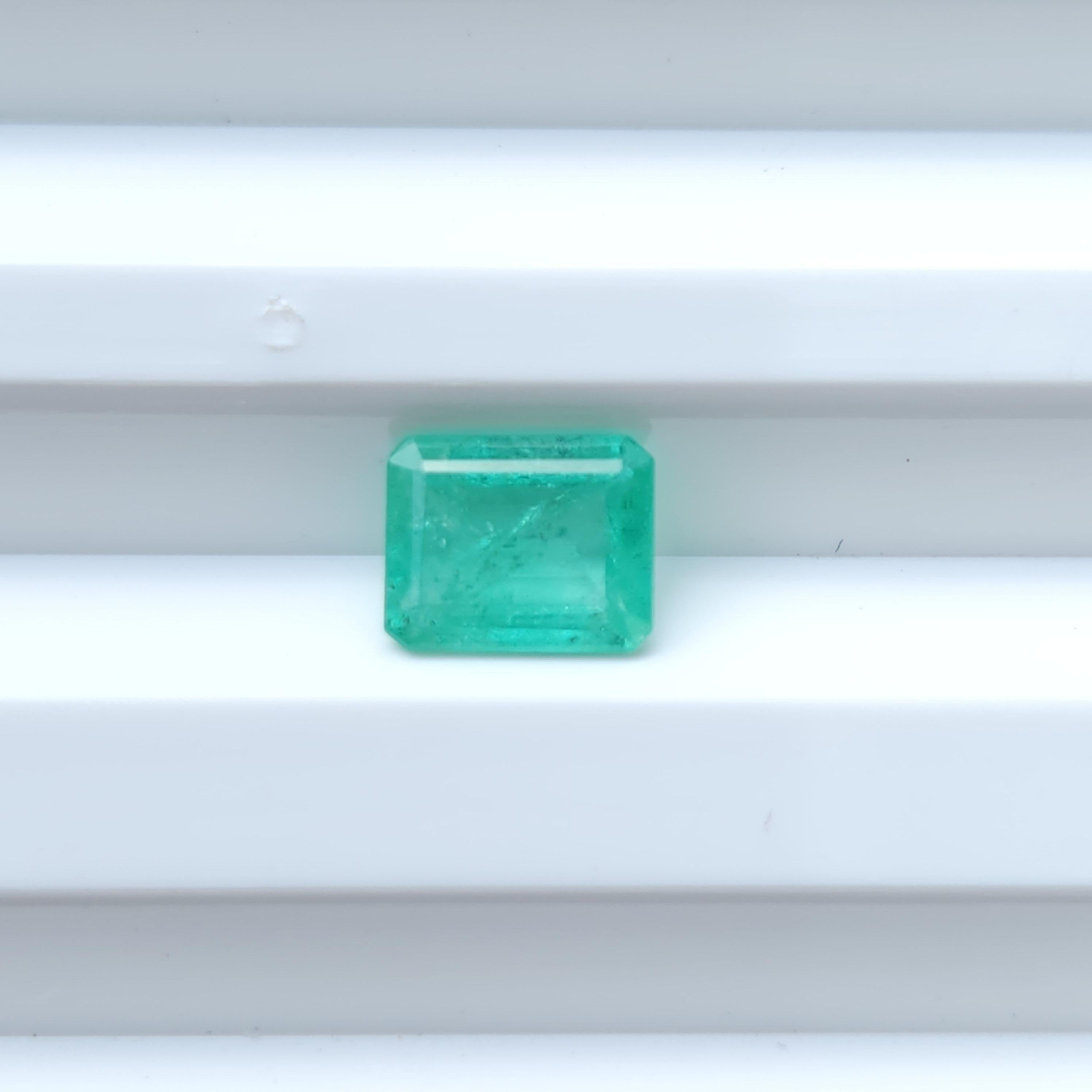 Dazzling 0.905ct Loose Radiant Shape Colombian Emerald Gemstone

Product Description:

Introducing our mesmerizing 0.905ct loose Radiant Shape Colombian Emerald gemstone—a true embodiment of Colombia's lush gemological legacy and nature's intricate