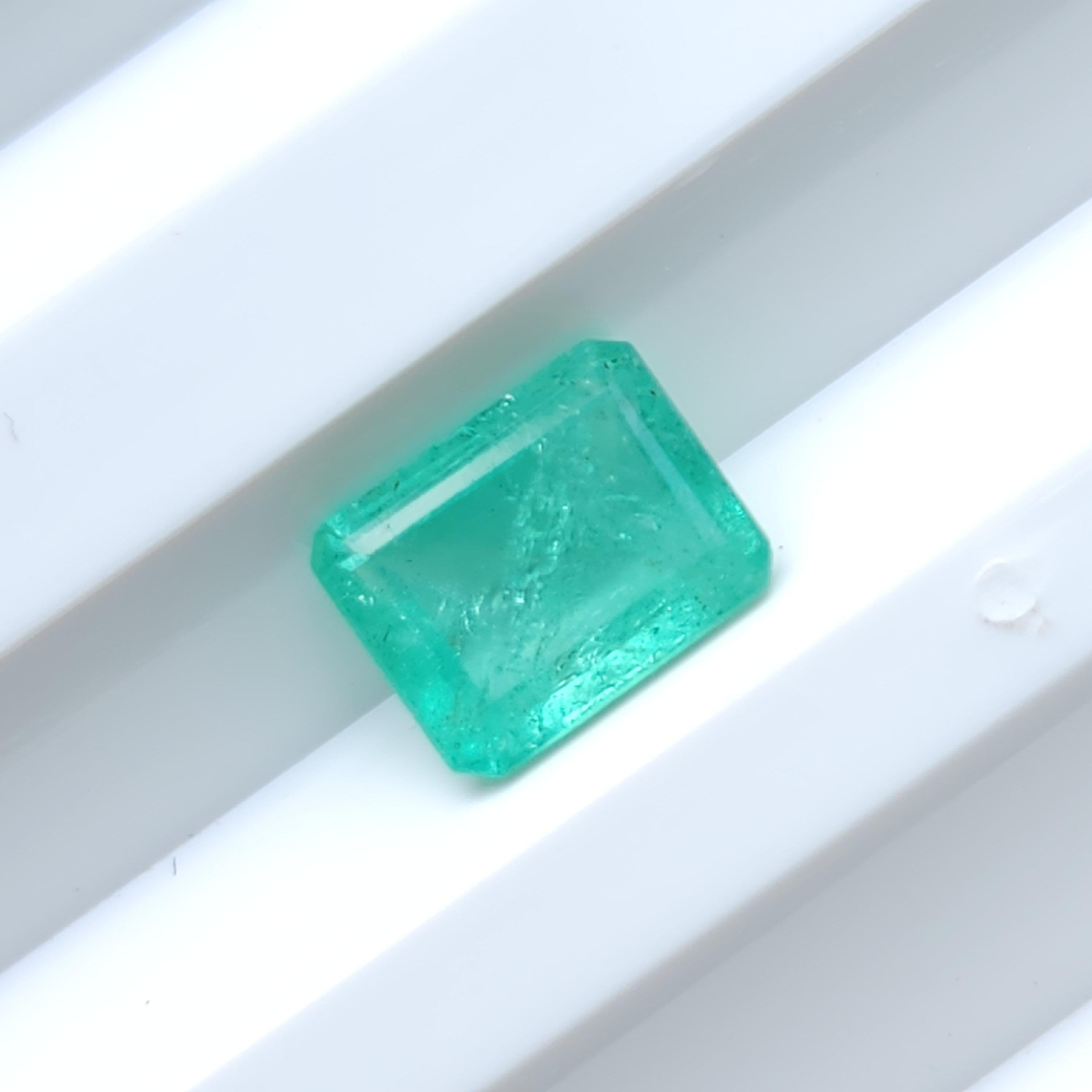 Radiant Cut 0.905Ct Natural Loose Emerald Radiant Shape  For Sale