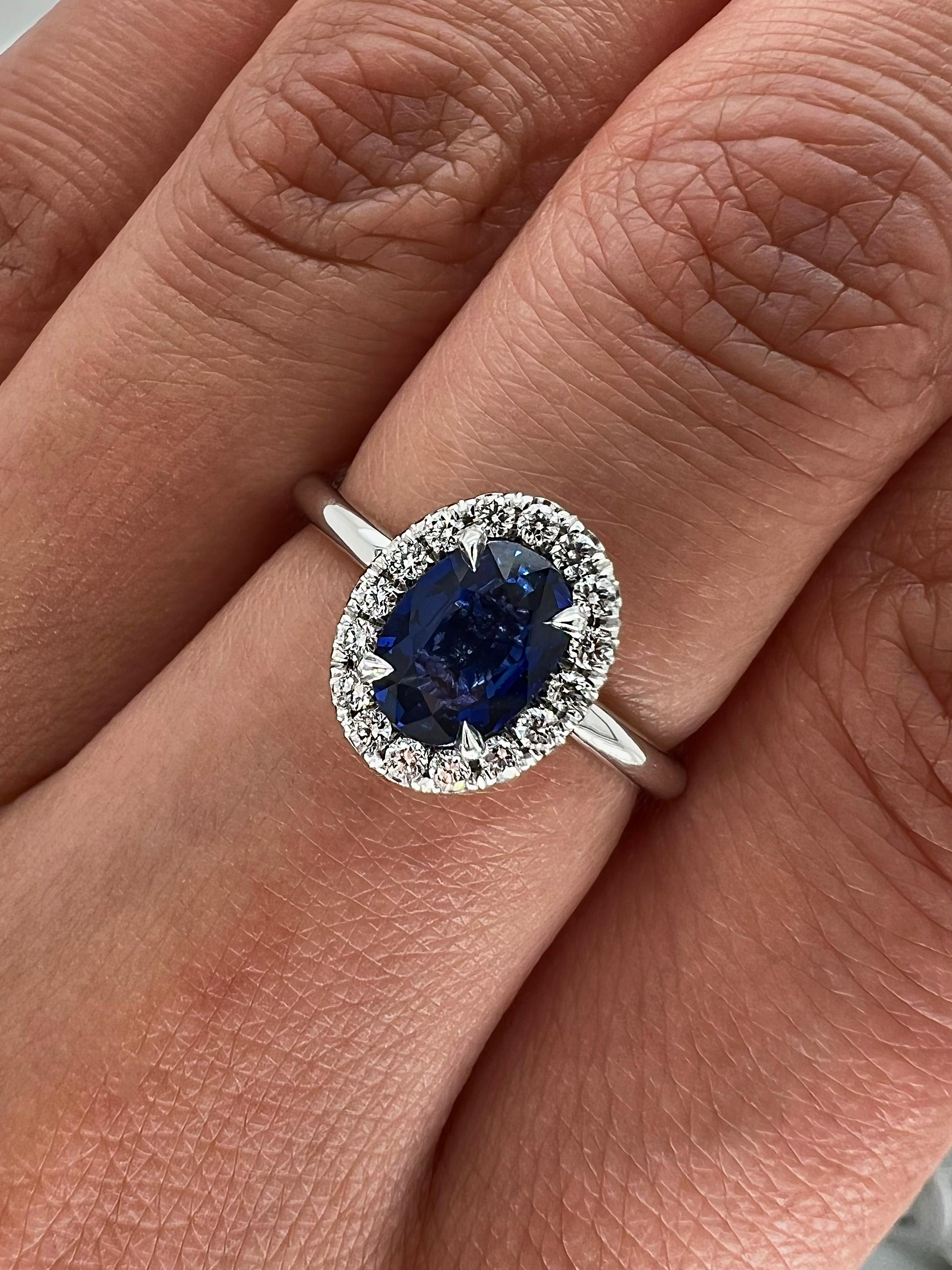 1.14 Total Carat Sapphire Diamond Ladies Halo Ring In New Condition For Sale In New York, NY