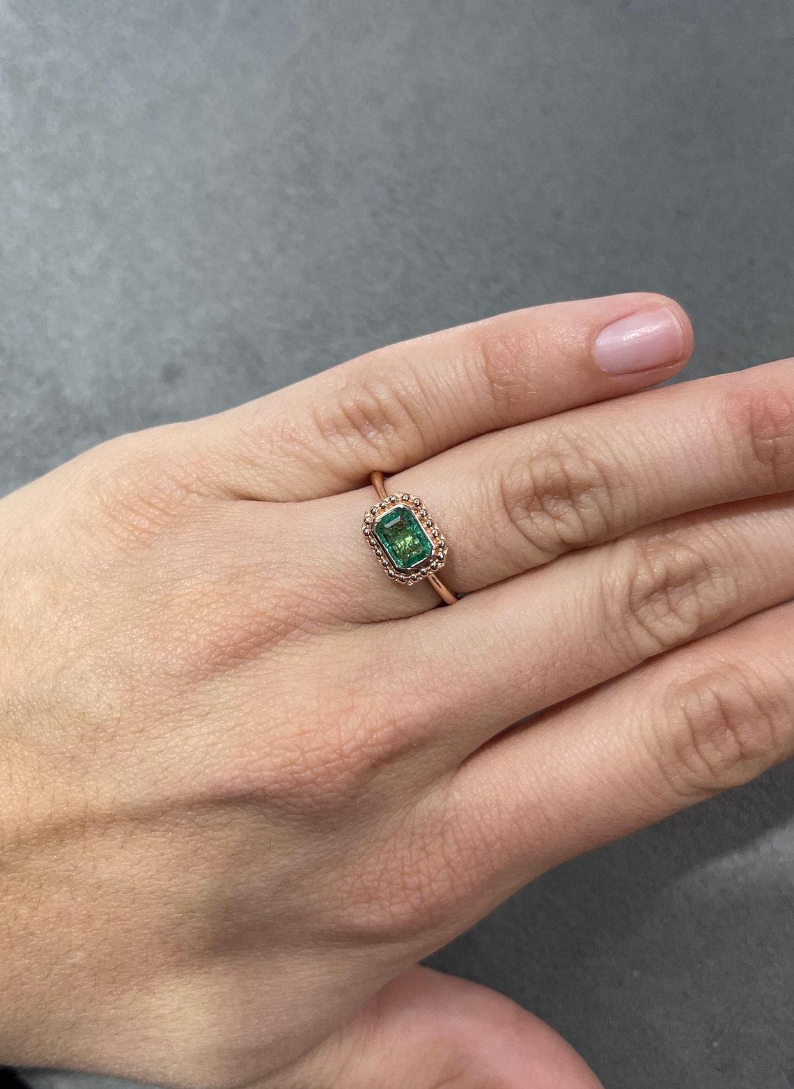 Modern 0.90ct 14K Bezel Set Emerald Cut Emerald Solitaire Rose Gold Bead Ring For Sale