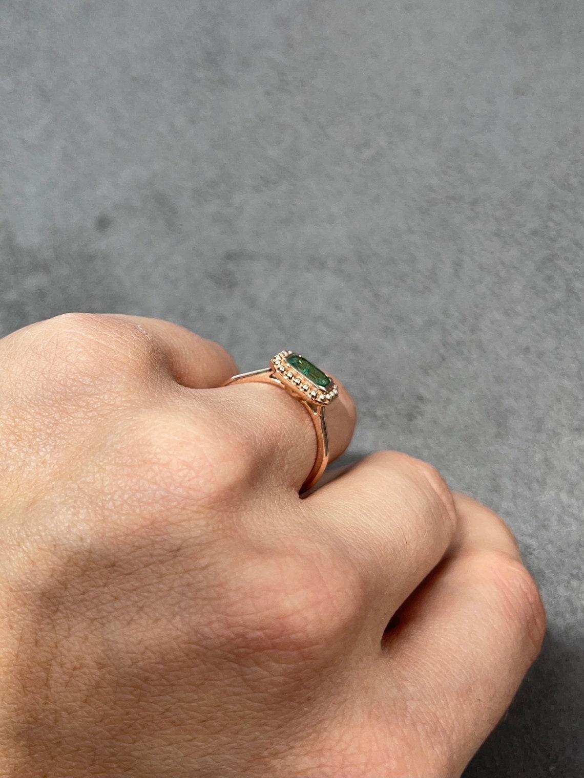 Women's 0.90ct 14K Bezel Set Emerald Cut Emerald Solitaire Rose Gold Bead Ring For Sale