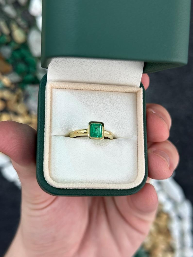0,90 Karat 18K kolumbianischer Smaragd Solitär Ring - AAA Qualität (Moderne)
