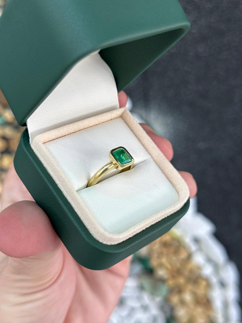 0,90 Karat 18K kolumbianischer Smaragd Solitär Ring - AAA Qualität (Smaragdschliff)