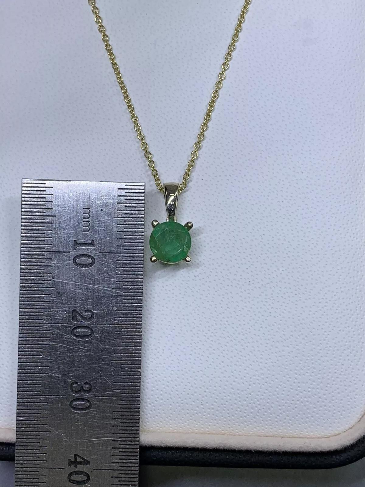 0.90ct Esmeralda Colombiana Collar Colgante Solitario 18ct Oro Amarillo en venta 1