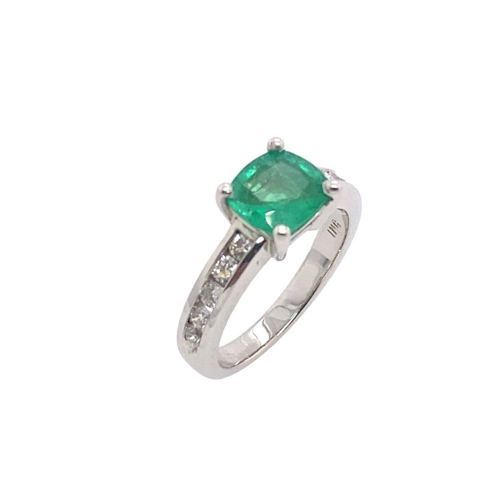 0.90ct Cushion Shape Emerald & Diamond Solitaire Ring in Platinum In Excellent Condition For Sale In London, GB
