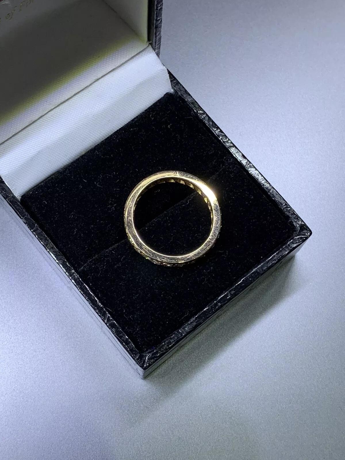 Taille ronde 0.90ct Diamond full eternity wedding band engagement ring in 18k rose gold. en vente