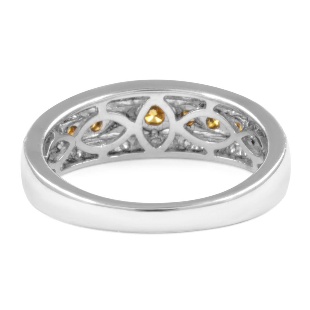Bague cocktail bicolore 18 carats avec diamant jaune foncé fantaisie de 0,90 carat Neuf - En vente à BEVERLY HILLS, CA
