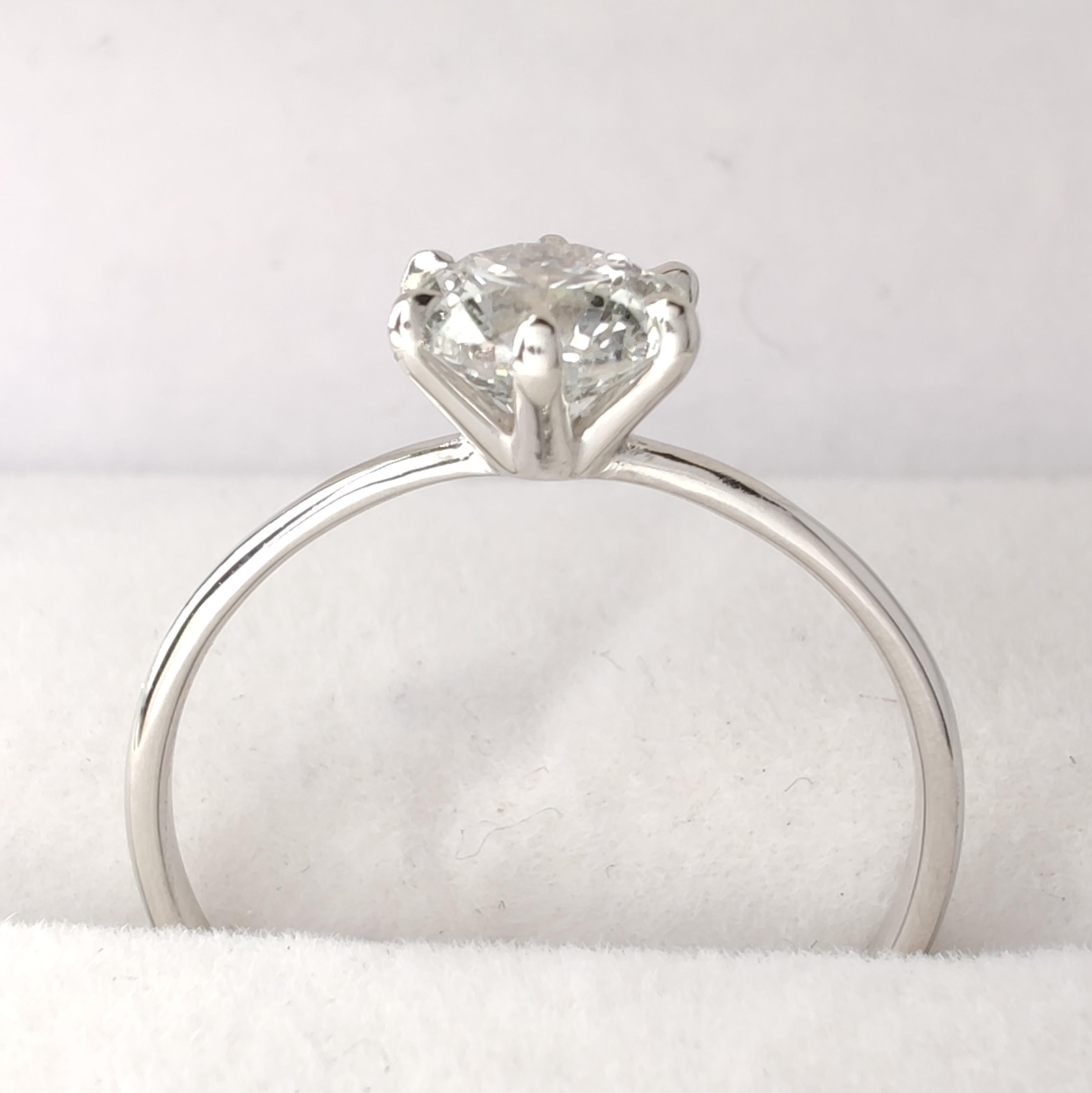 0.90ct Natural Diamond Engagement Ring 18K White Gold IGI Certified gift for her For Sale 2