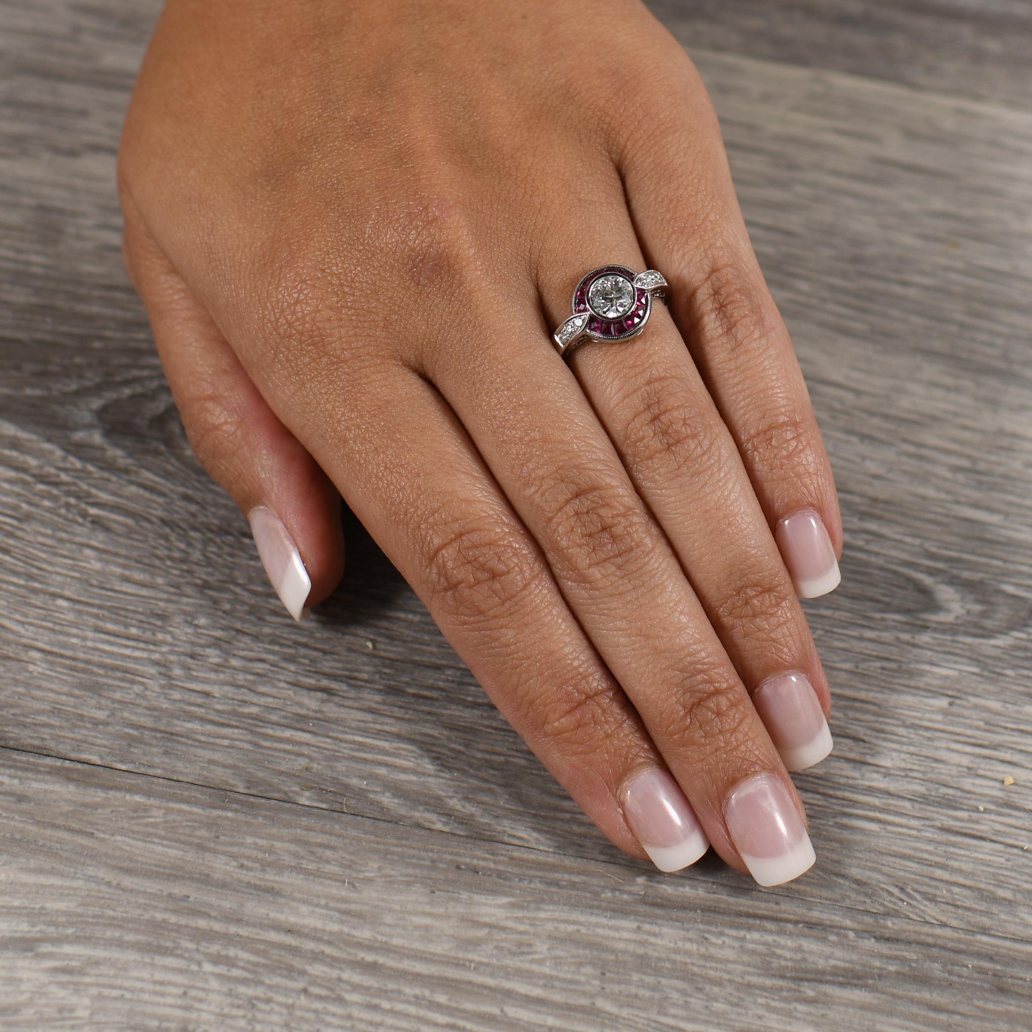 0,90ct Old European Cut Diamant & Französisch Cut Rubin Art Deco inspiriert 18K Ring im Angebot 3