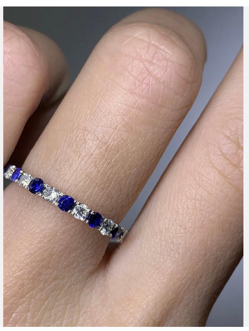 Moderne Bague de fiançailles solitaire d'éternité en platine avec saphir de 0,90 carat et diamants en vente