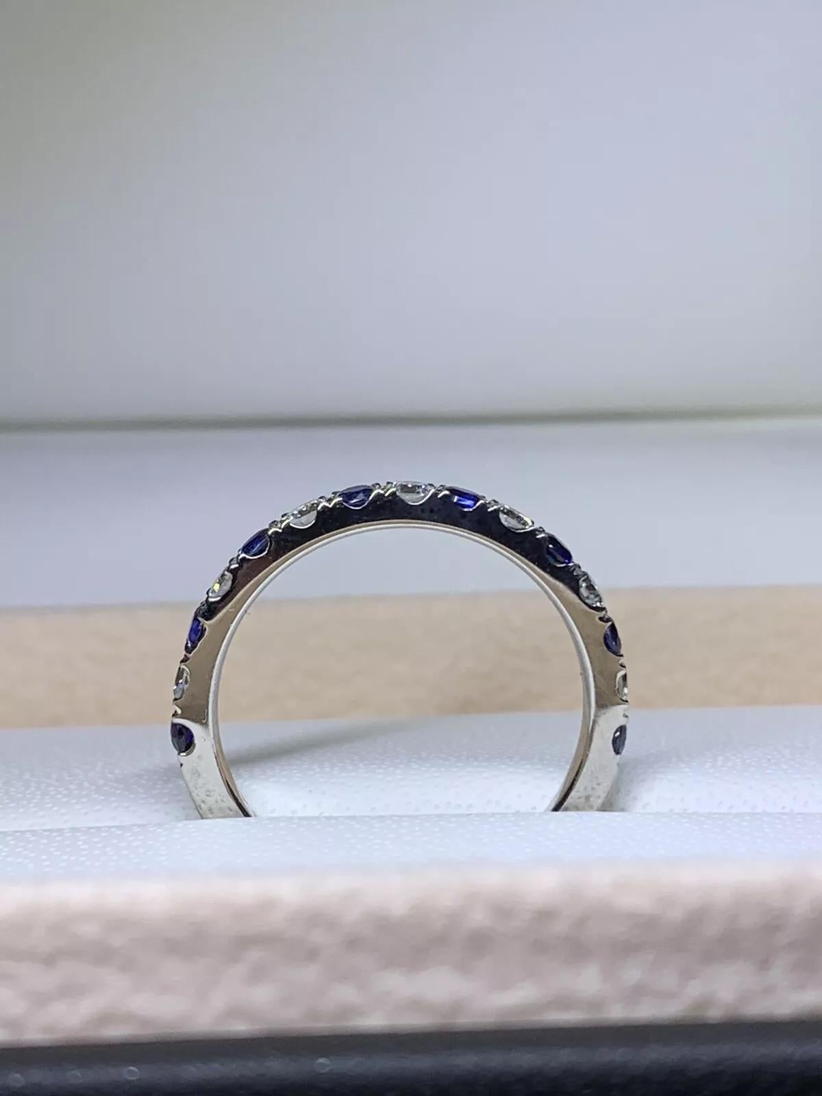 Taille ronde 0.90ct Saphir Diamond Eternity Solitaire Engagement Ring In Platinum en vente