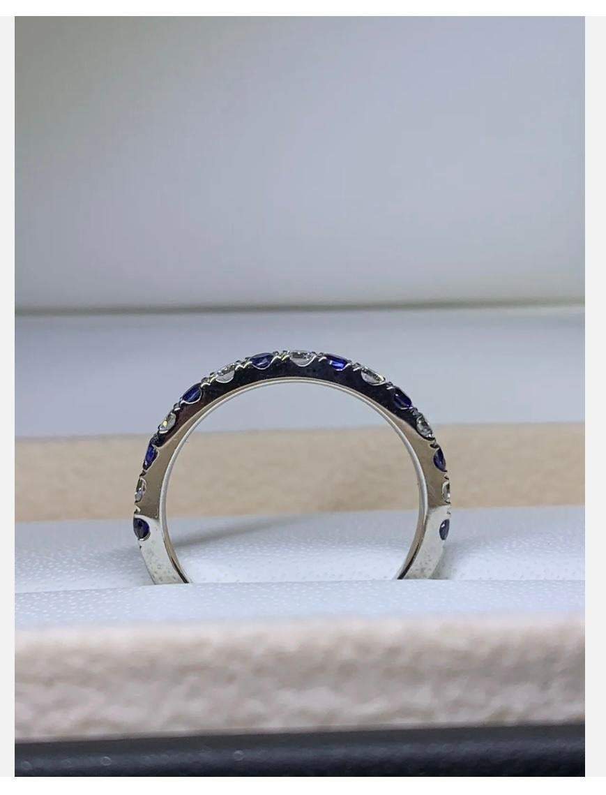 Taille ronde Bague de fiançailles solitaire d'éternité en platine avec saphir de 0,90 carat et diamants en vente