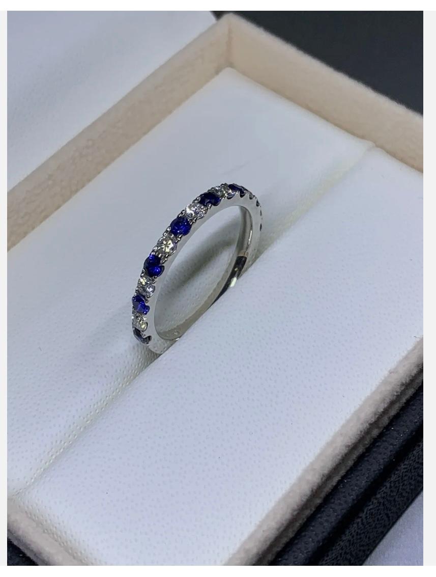 Bague de fiançailles solitaire d'éternité en platine avec saphir de 0,90 carat et diamants en vente 1
