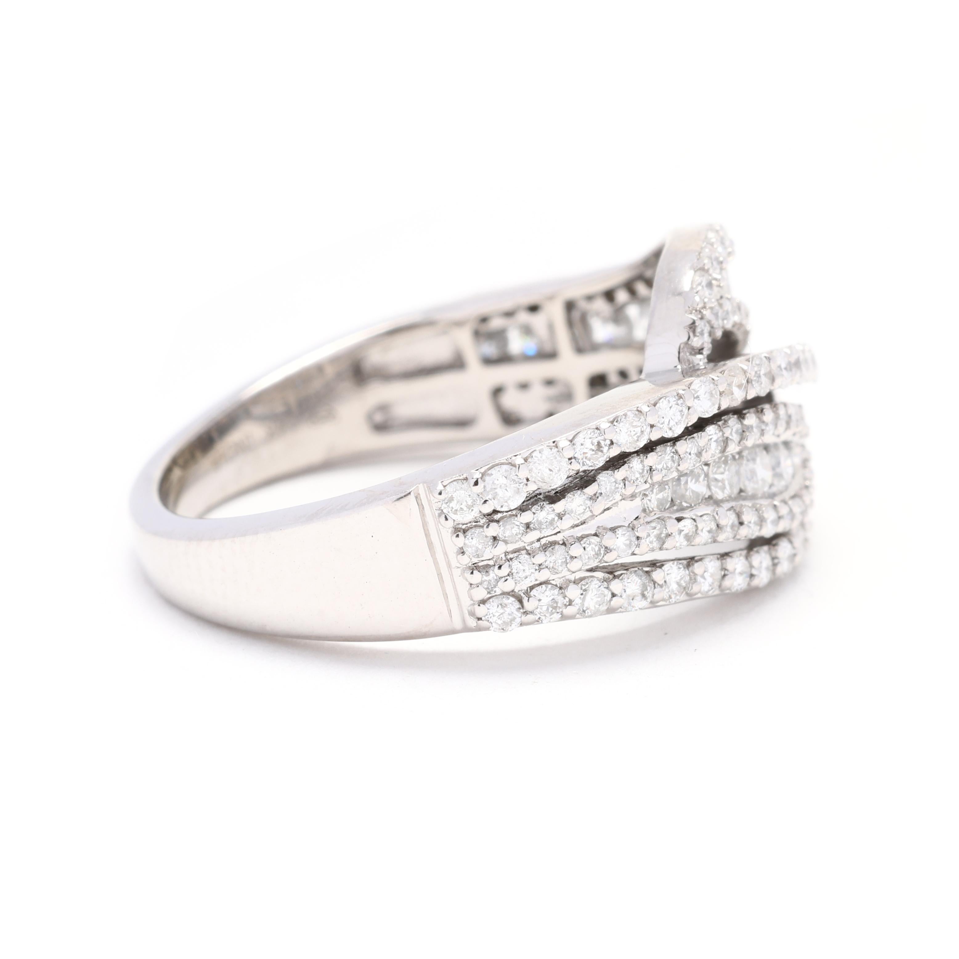 Cette magnifique bague à anneau torsadé en or blanc 14k et diamant de 0,90ctw est une véritable pièce d'apparat. Le design complexe de l'anneau torsadé ajoute un élément unique et accrocheur à cette élégante bague. Fabriquée en or blanc 14k de haute