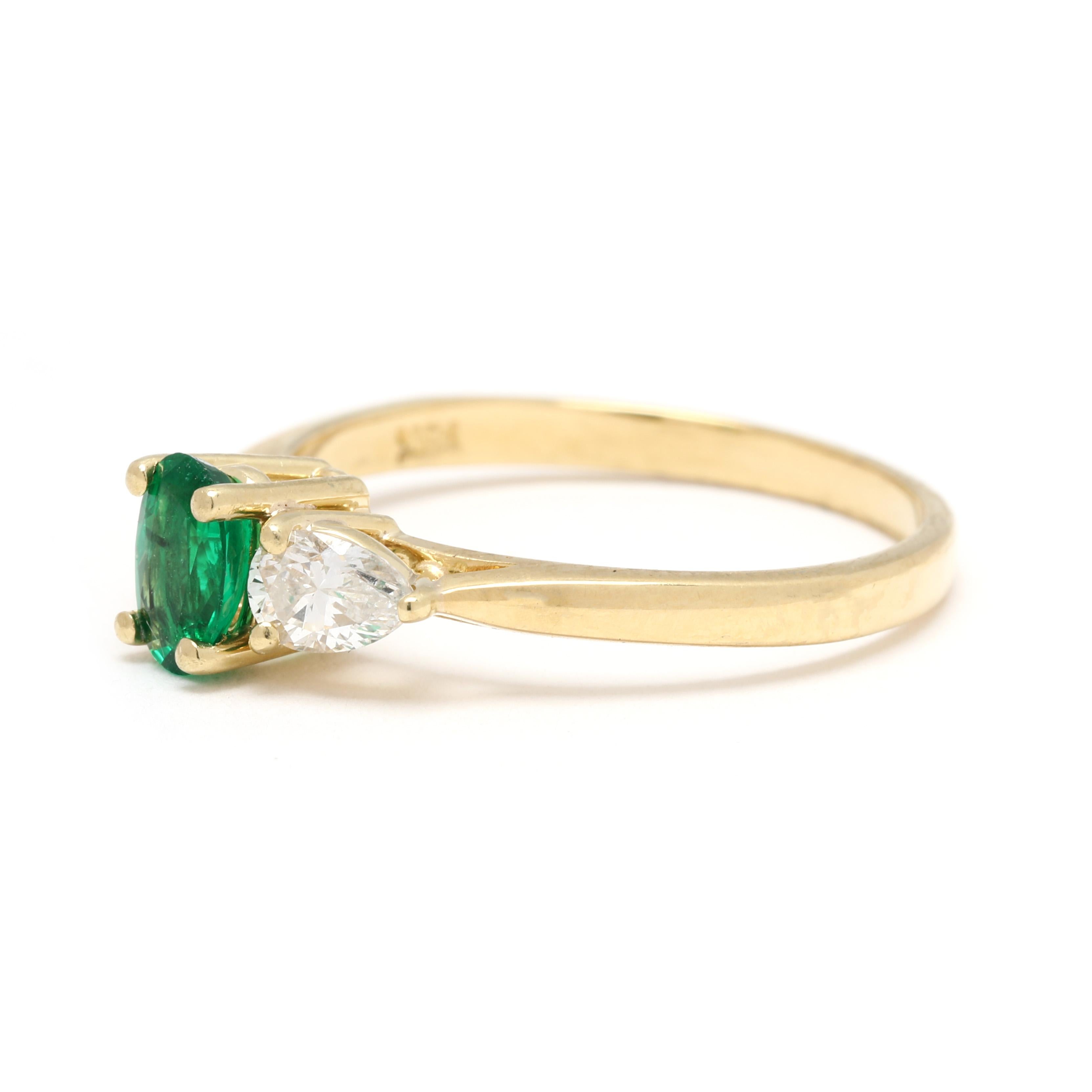 0.90ctw Diamond and Emerald Three Stone Ring, 18k Yellow Gold, Ring Size 6.75 Bon état à McLeansville, NC