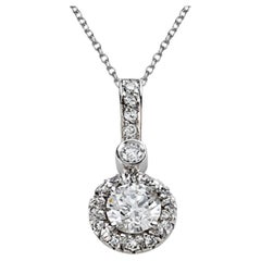 0,90 ctw runder Diamant-Anhänger mit Lünette und Pavé-Fassung aus 18KT Weißgold mit Diamanten