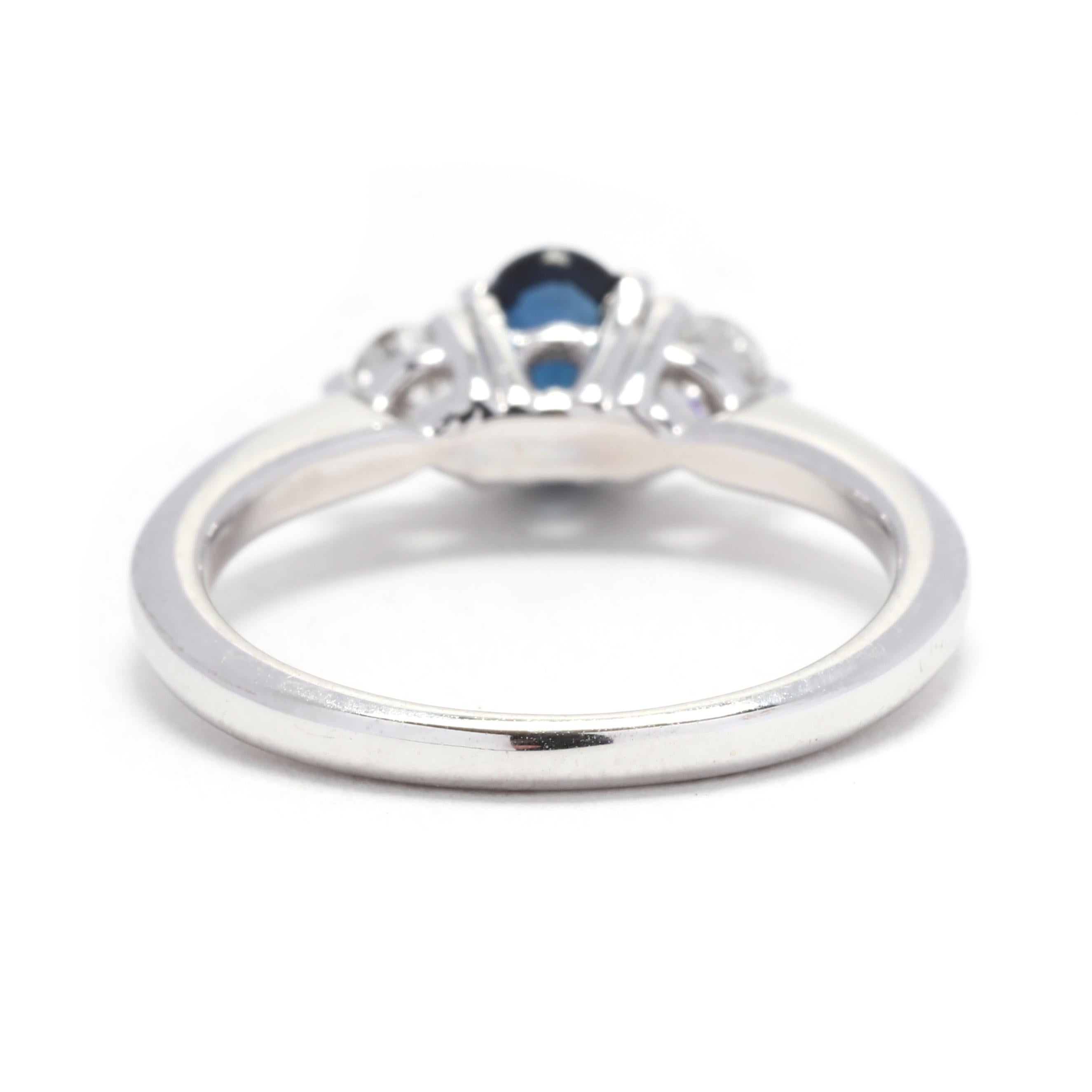 Taglio ovale Anello di fidanzamento con zaffiro e diamante da 0,90 ctw, oro bianco 14K, misura 5 in vendita