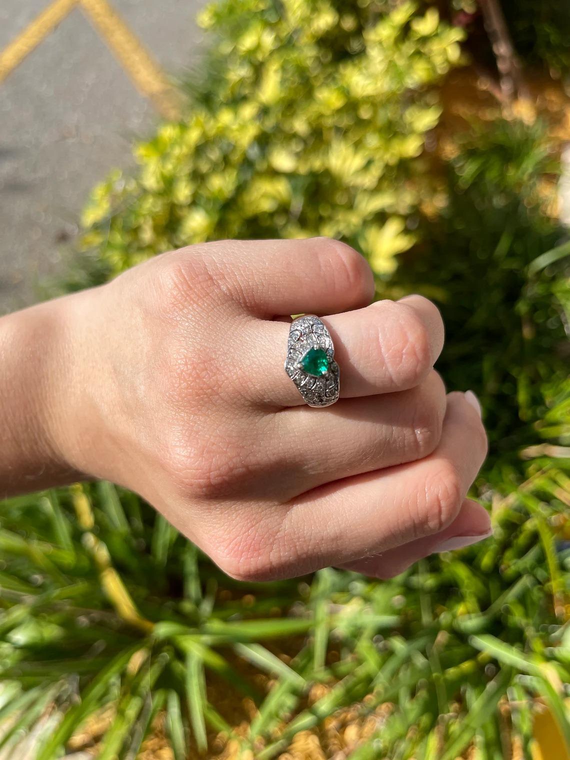 Women's 0.90tcw 14K Colombian Emerald-Trilliant Cut & Diamond Cluster Statement Ring For Sale