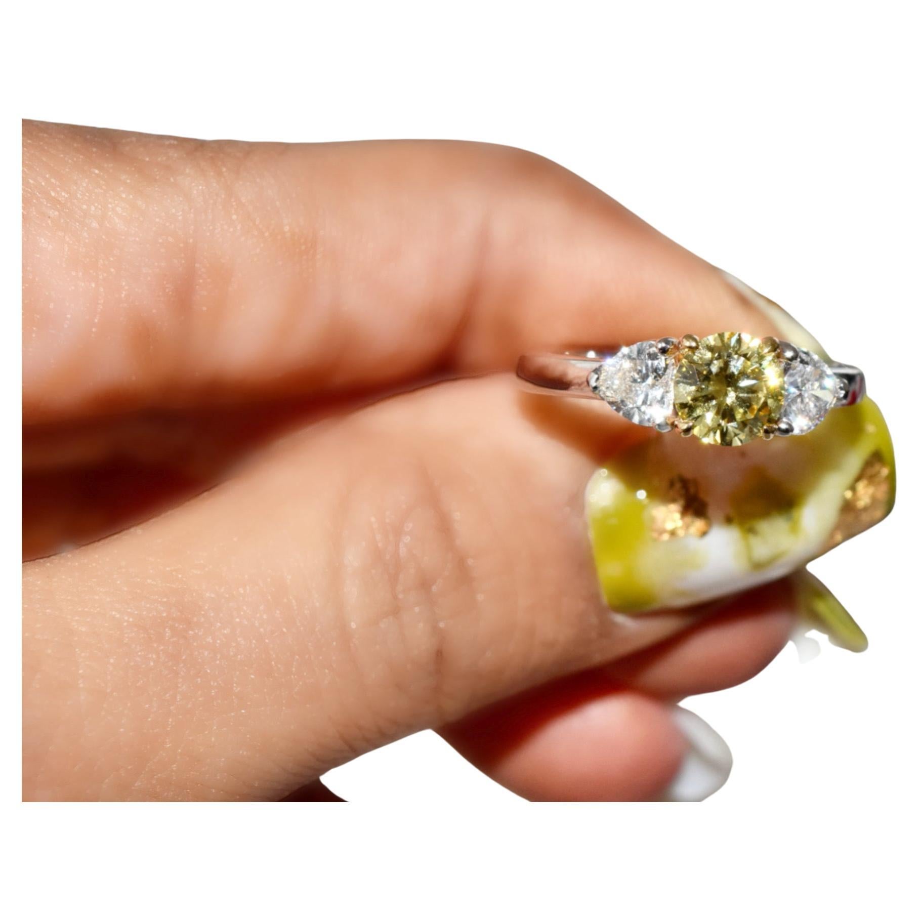 0.91/0.32/0.31 Carat Fancy Intense yellow/D/F Colour VS2/SI1/VVS Clarity Diamond