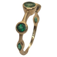 0.91 carat Colombian Emerald Brushed 18 Karat Gold Band Ring