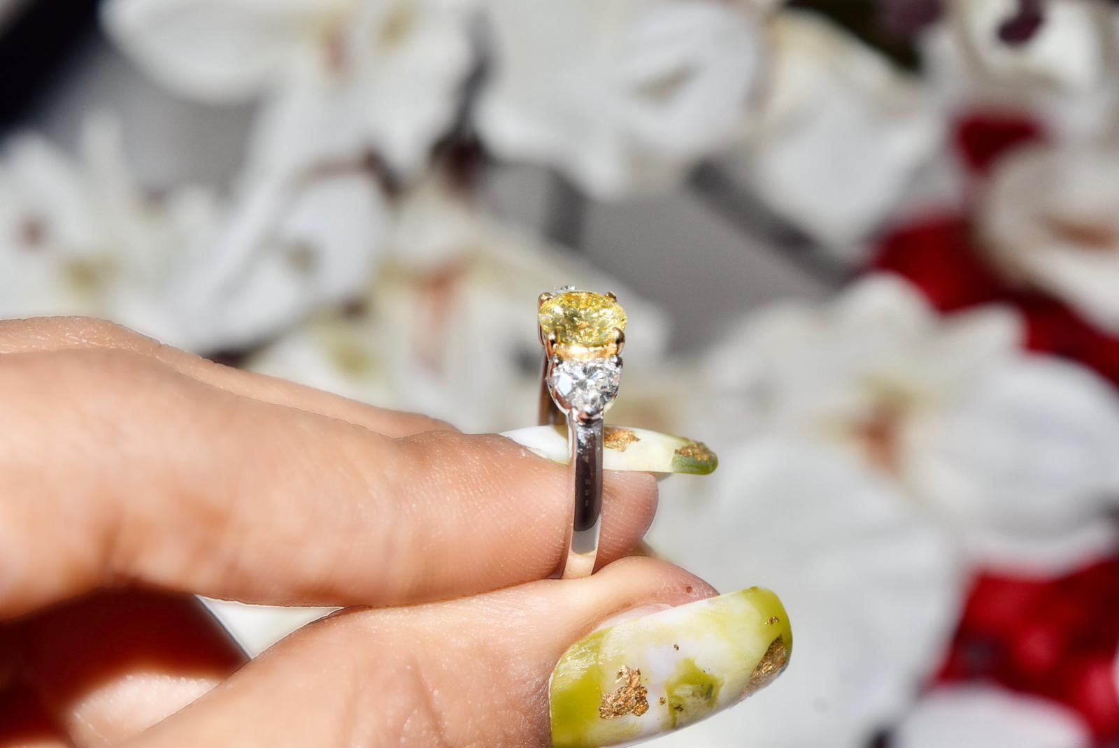 0.91 Carat Fancy Intense Yellow Diamond Ring SI1 Clarity GIA Certified In New Condition For Sale In Kowloon, HK