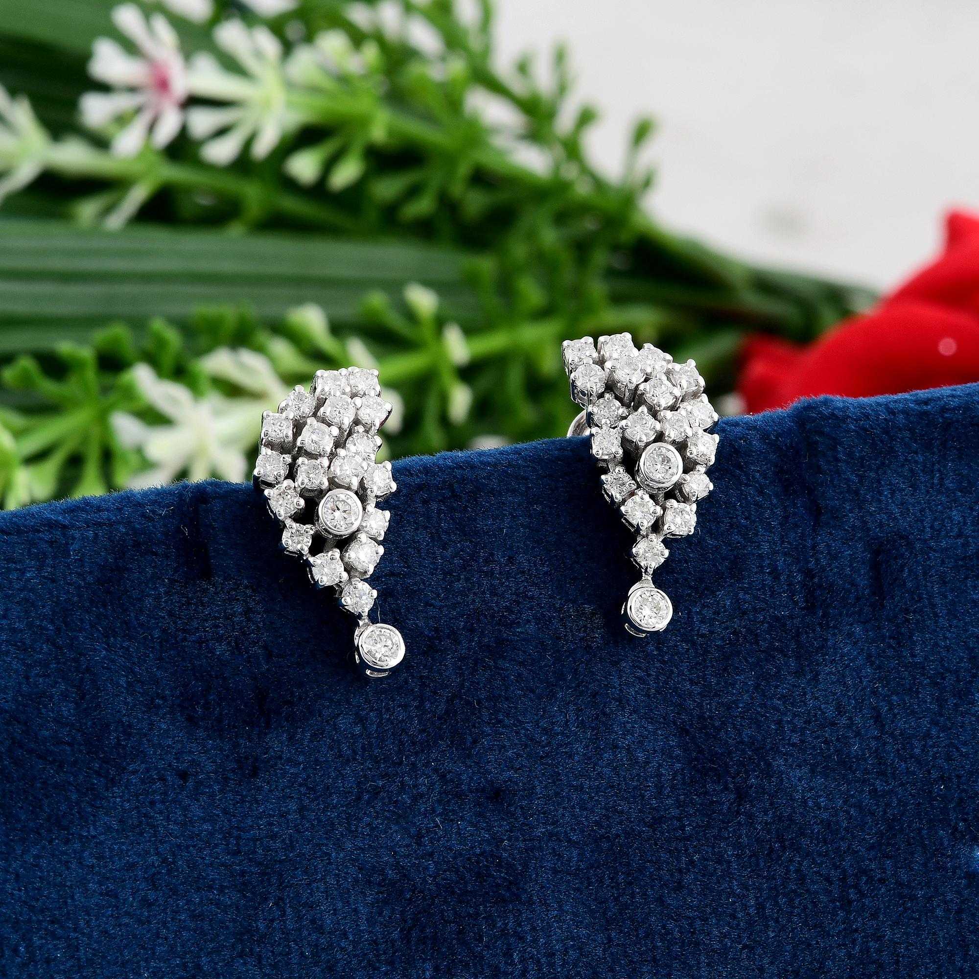 Modern 0.91 Carat SI Clarity HI Color Diamond Earrings 18 Karat White Gold Fine Jewelry For Sale